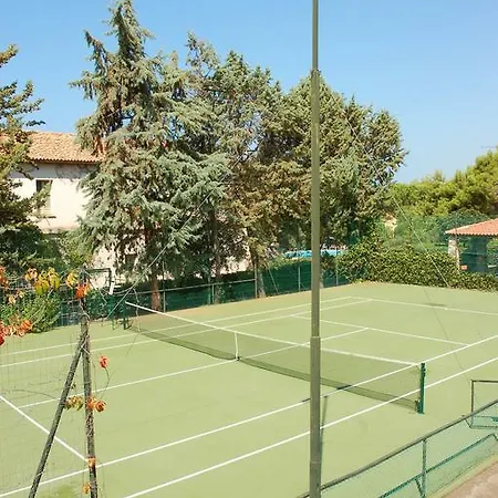 Club Aparthotel 3*